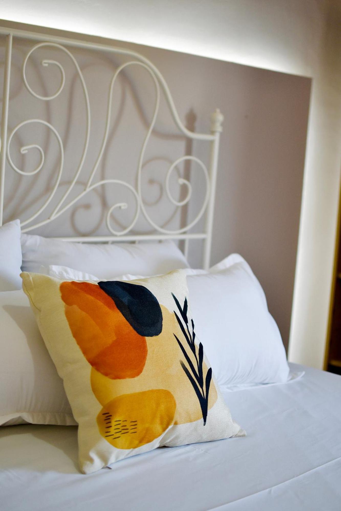 Room Nine 9 Beachfront Apartments Nea Kallikrateia Esterno foto