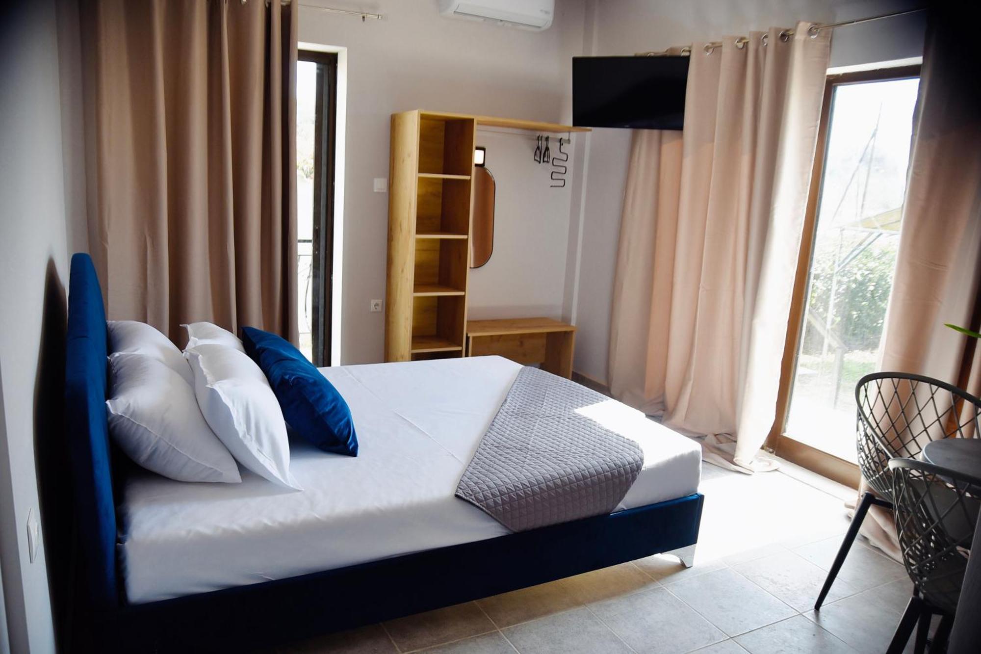 Room Nine 9 Beachfront Apartments Nea Kallikrateia Esterno foto