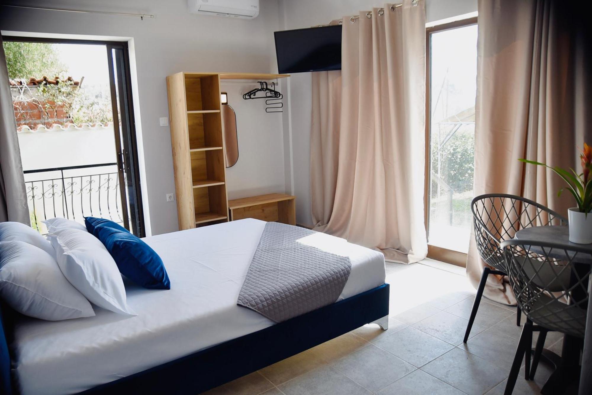 Room Nine 9 Beachfront Apartments Nea Kallikrateia Esterno foto