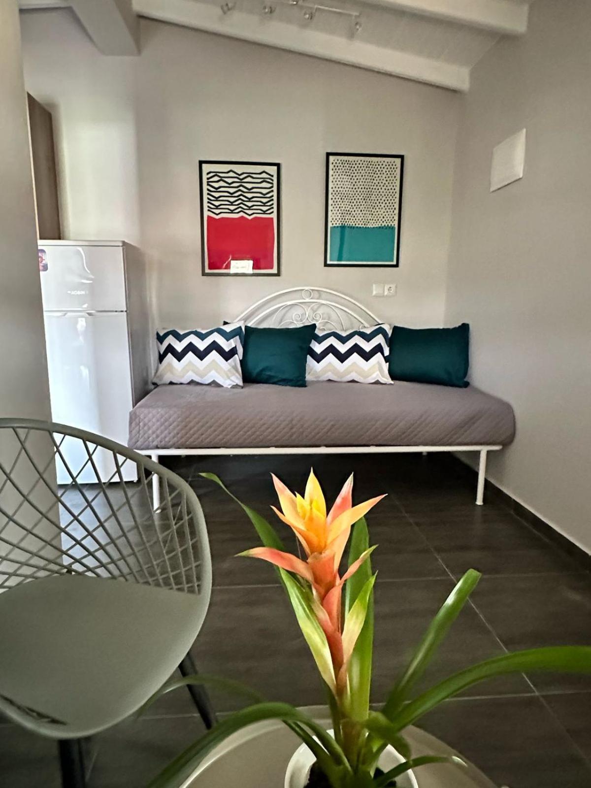 Room Nine 9 Beachfront Apartments Nea Kallikrateia Esterno foto