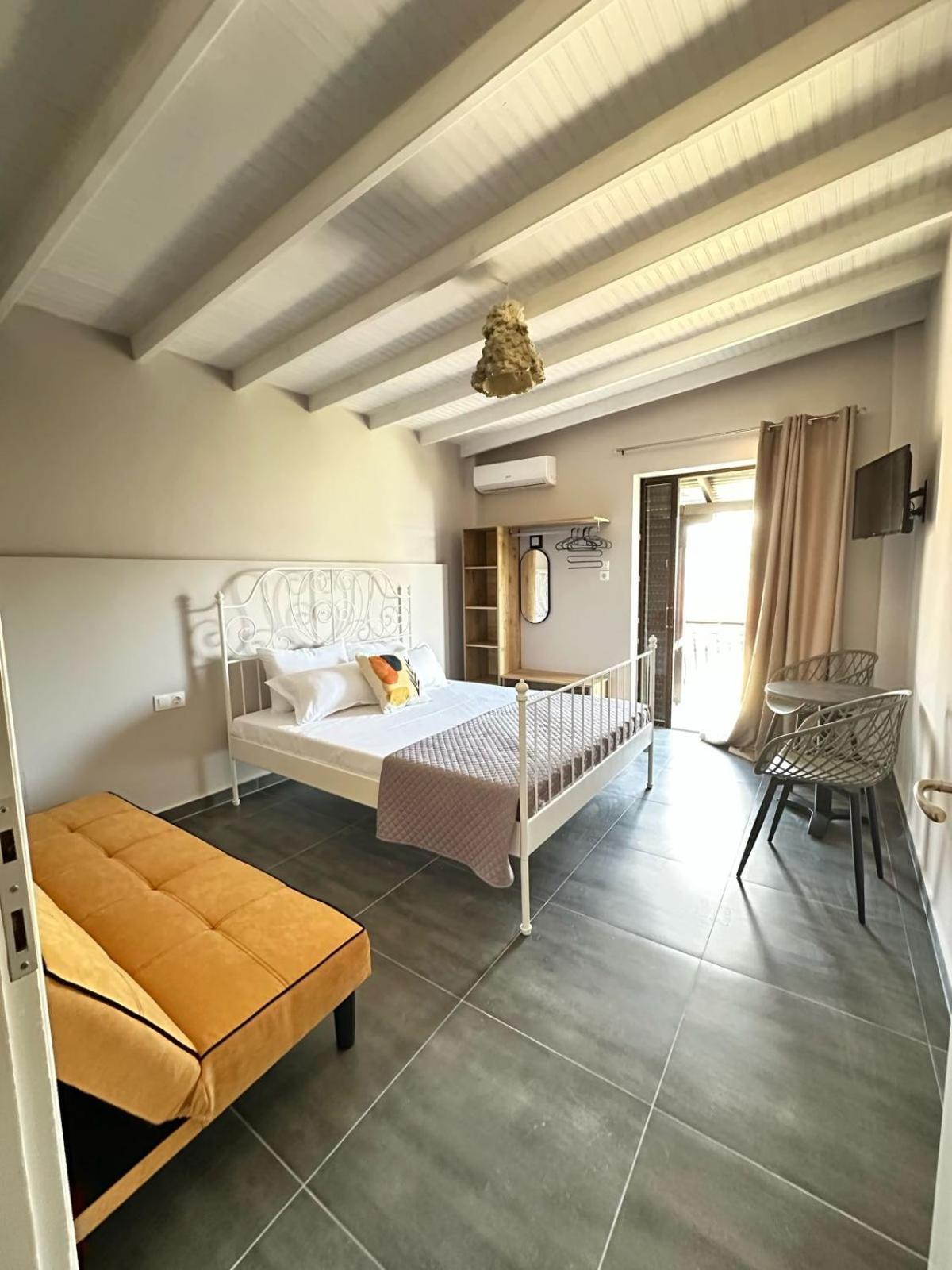 Room Nine 9 Beachfront Apartments Nea Kallikrateia Esterno foto